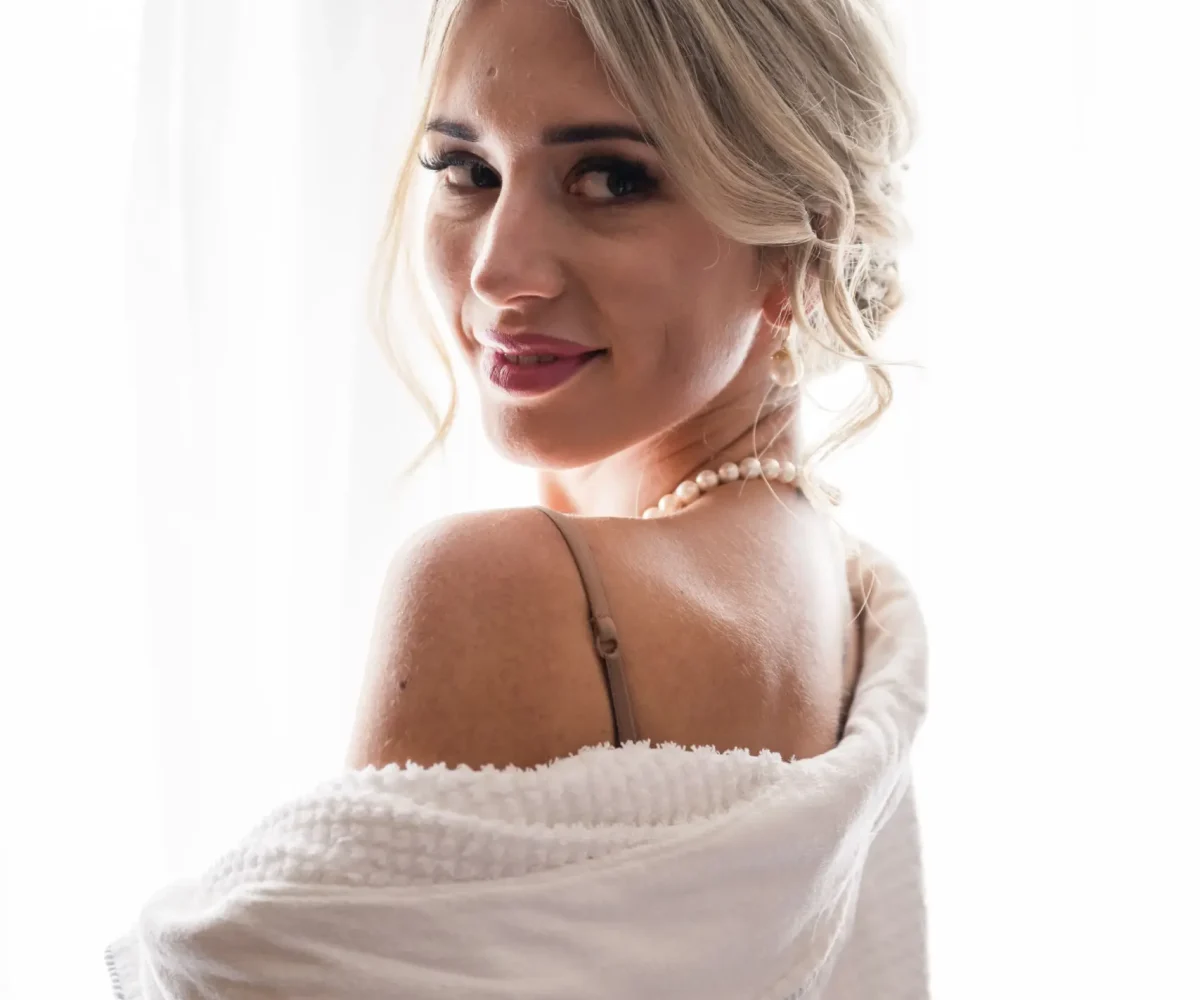 Styled_Shooting_Sonnenhof_Okt_2024_©_Tobias_Hertle-1890 Braut bei der Hochzeit im Sonnenhof