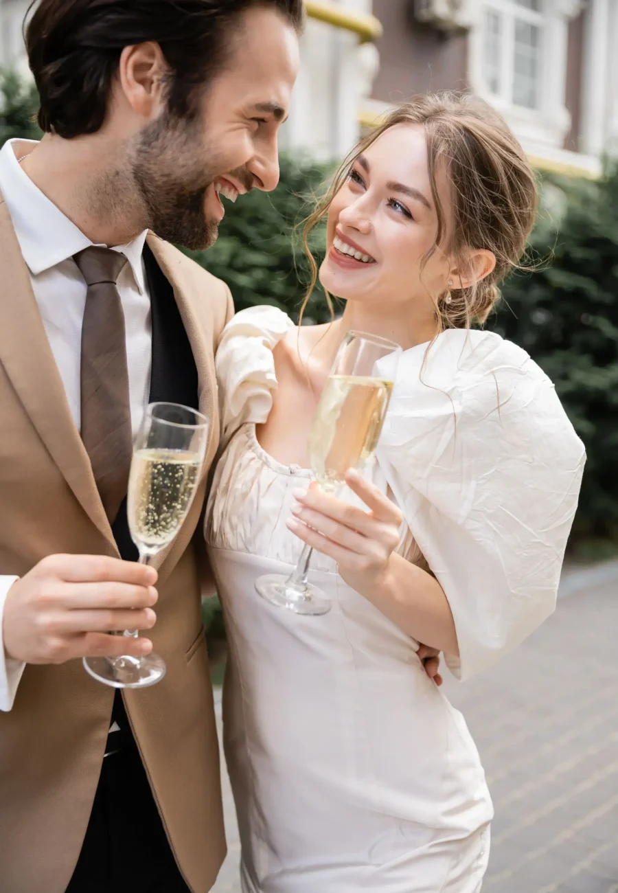 Brautpaar im Sonnenlicht Romantisches Brautpaar beim Heiraten im Allgäu im Spa Hotel Sonnenhof